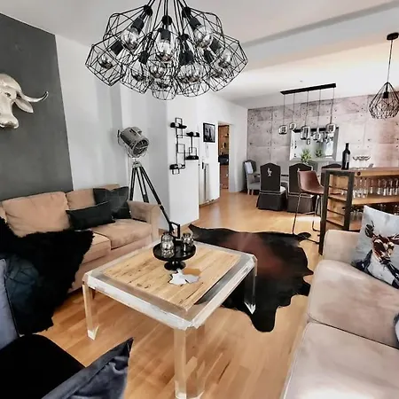Stadtvilla Mit Sauna & Garten 아파트